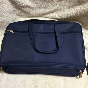 Soft sided portfolio, NWOT, padded floor, 2 large interior pockets with straps,